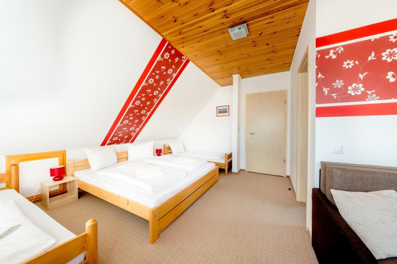 Rozmaring Vendeghaz Hotel Zengővárkony Eksteriør billede
